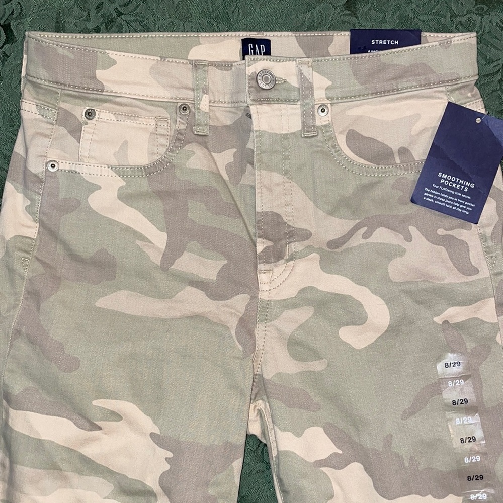 Gap light camo skinny jeans size 8/29